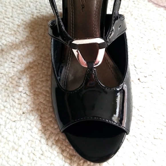 Sonata Black Patent Leather Sandal Open Toe Heel. Size 7 M. - Picture 1 of 4